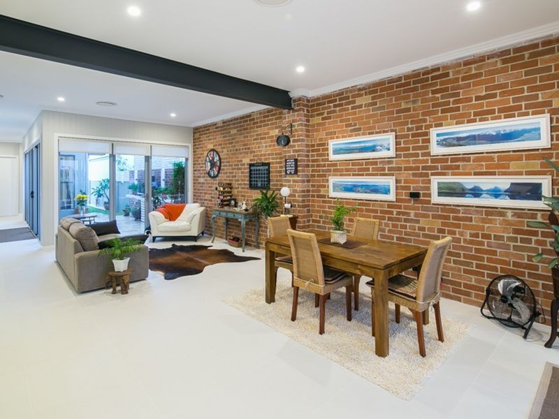 60 Harbour Rise, Hope Island QLD 4212