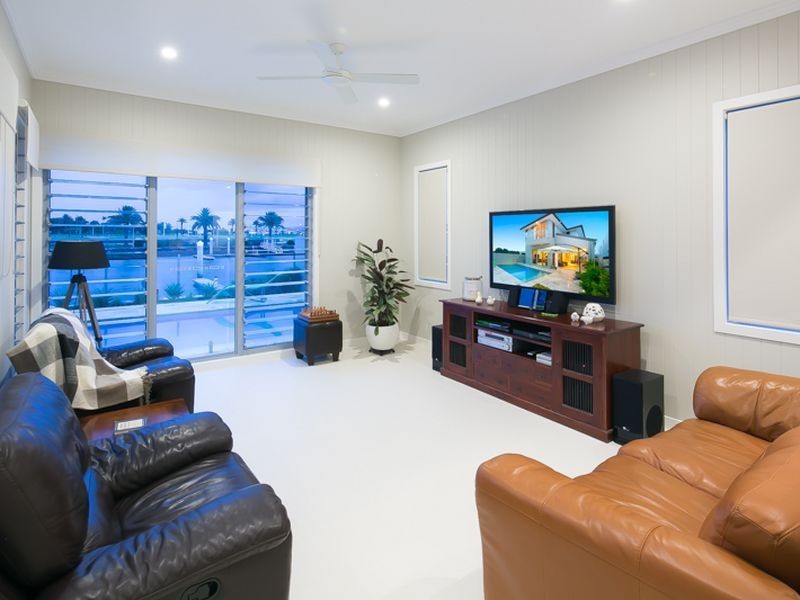 60 Harbour Rise, Hope Island QLD 4212