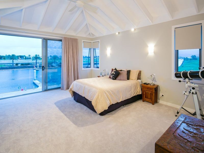 60 Harbour Rise, Hope Island QLD 4212