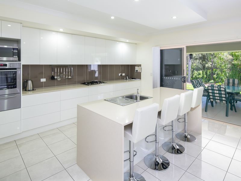 18 Rhodium Crescent, Hope Island QLD 4212