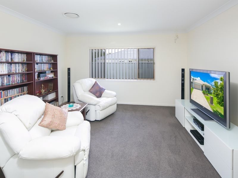 18 Rhodium Crescent, Hope Island QLD 4212