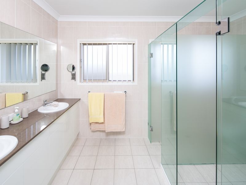 18 Rhodium Crescent, Hope Island QLD 4212