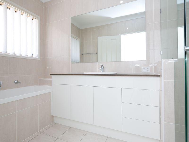 18 Rhodium Crescent, Hope Island QLD 4212