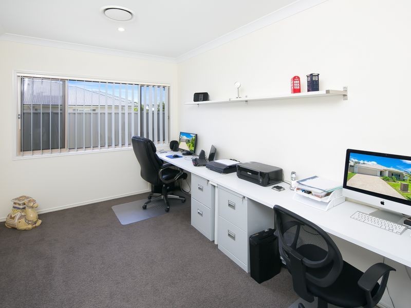 18 Rhodium Crescent, Hope Island QLD 4212