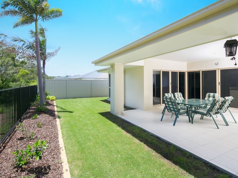 18 Rhodium Crescent, Hope Island QLD 4212