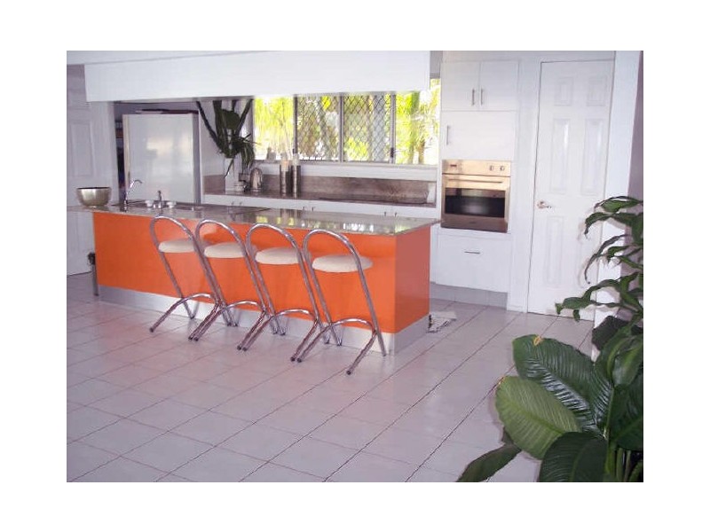 172 MORALA AVENUE, Runaway Bay QLD 4216