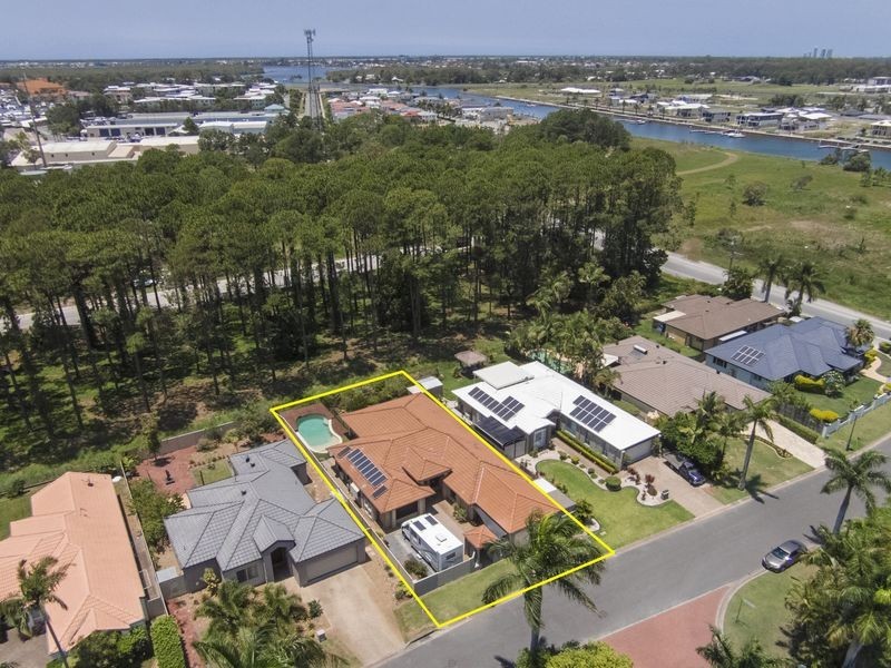 7 Ballybunyon Crescent, Hope Island QLD 4212