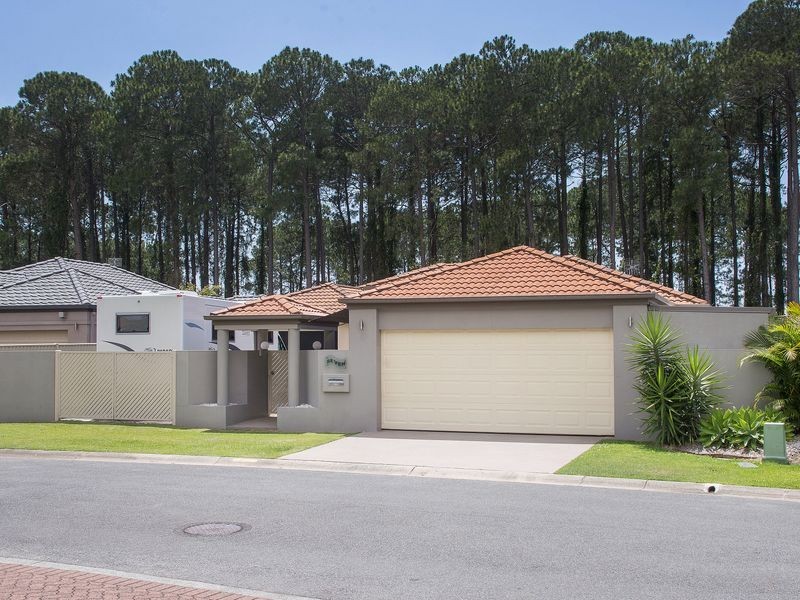 7 Ballybunyon Crescent, Hope Island QLD 4212