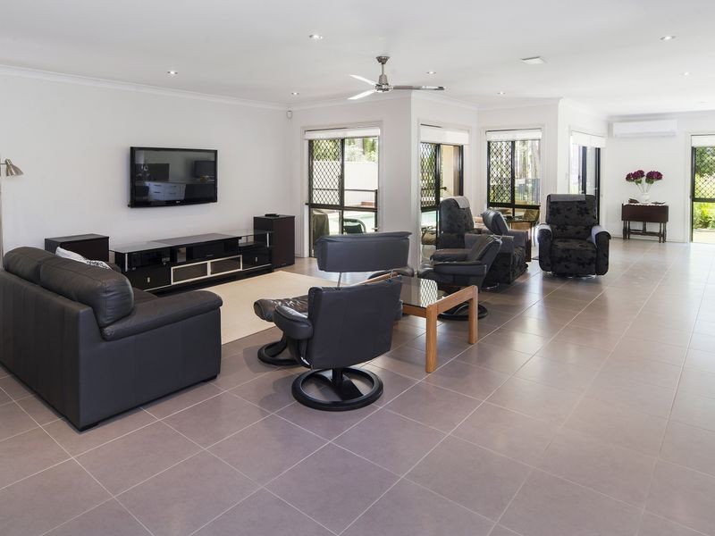 7 Ballybunyon Crescent, Hope Island QLD 4212