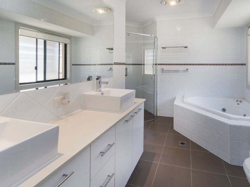 7 Ballybunyon Crescent, Hope Island QLD 4212