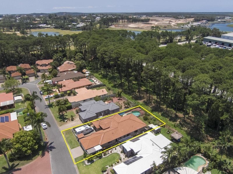 7 Ballybunyon Crescent, Hope Island QLD 4212