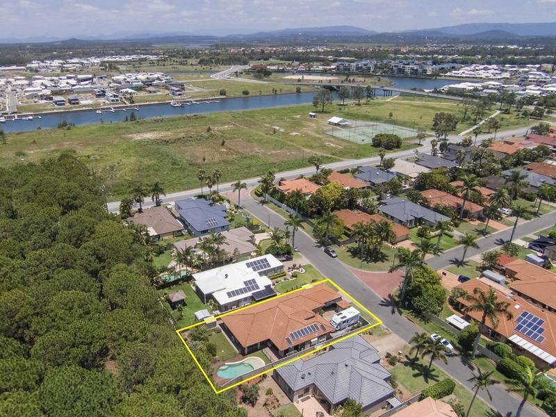 7 Ballybunyon Crescent, Hope Island QLD 4212