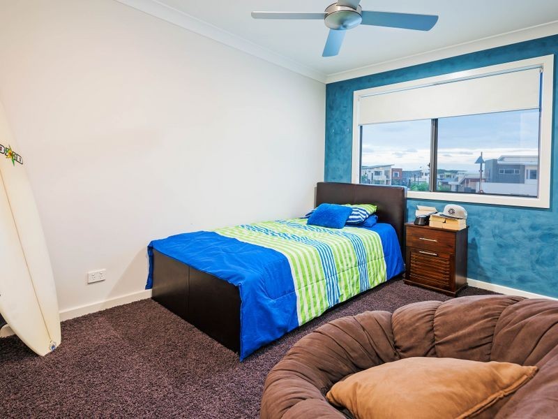 15 Mariner Avenue, Hope Island QLD 4212