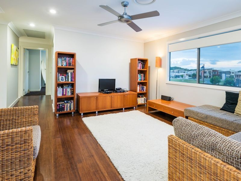 15 Mariner Avenue, Hope Island QLD 4212