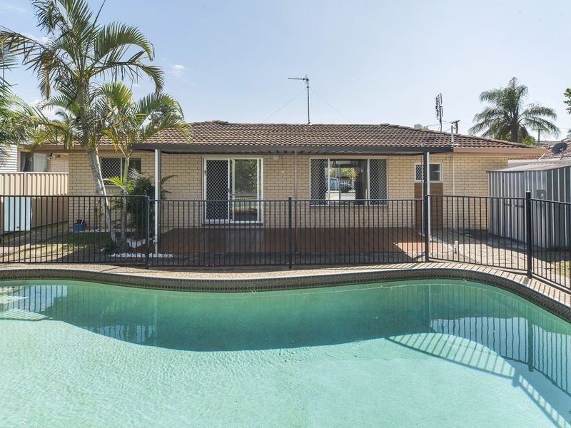 4 Rathbone Place, Labrador QLD 4215
