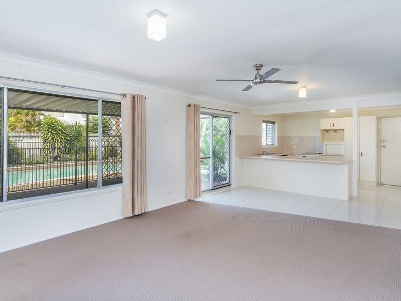 4 Rathbone Place, Labrador QLD 4215