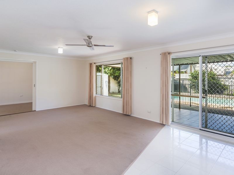 4 Rathbone Place, Labrador QLD 4215