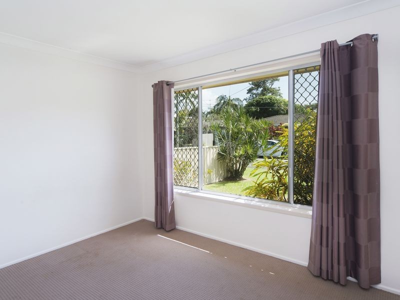 4 Rathbone Place, Labrador QLD 4215