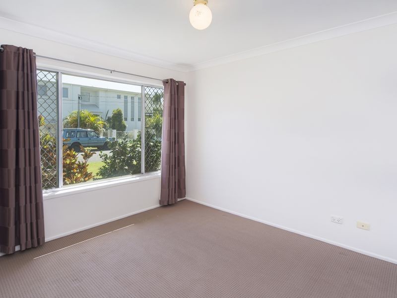 4 Rathbone Place, Labrador QLD 4215