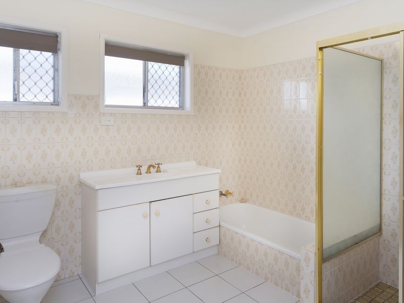 4 Rathbone Place, Labrador QLD 4215