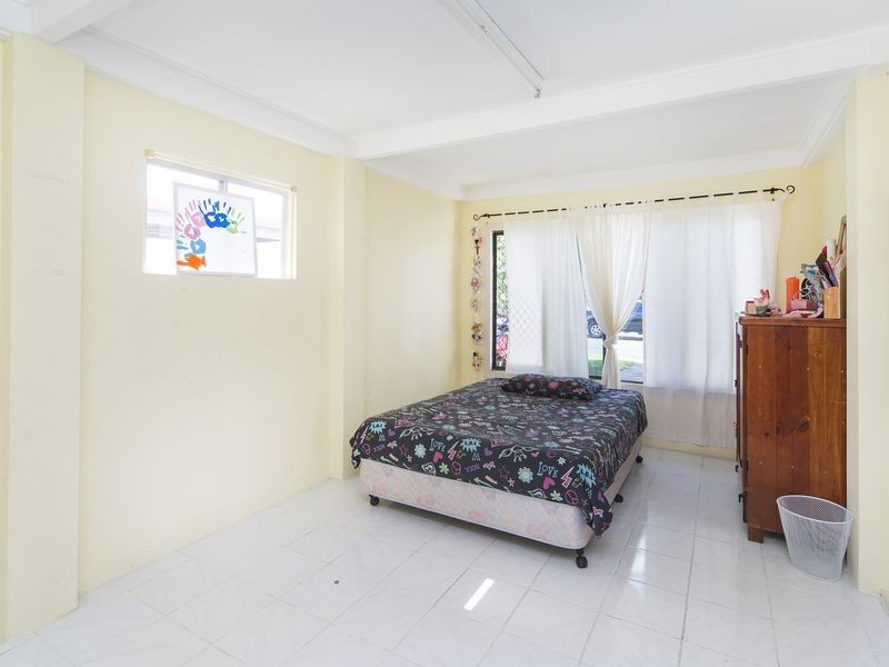 2 Rathbone Place, Labrador QLD 4215