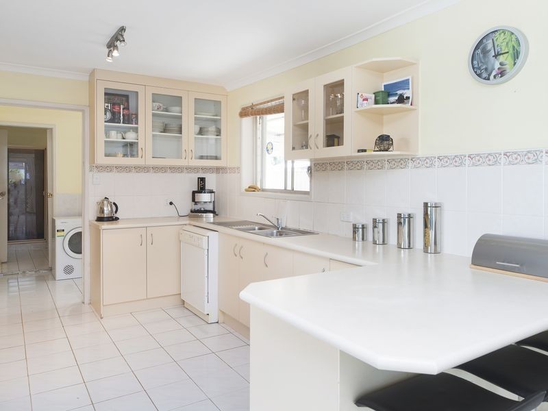 2 Rathbone Place, Labrador QLD 4215