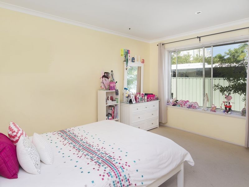 2 Rathbone Place, Labrador QLD 4215