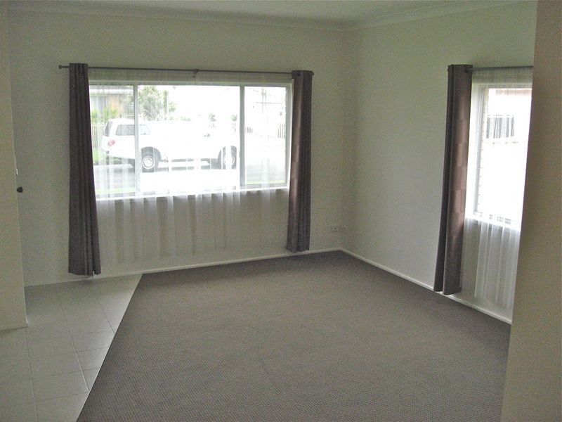 6 Rathbone Place, Labrador QLD 4215