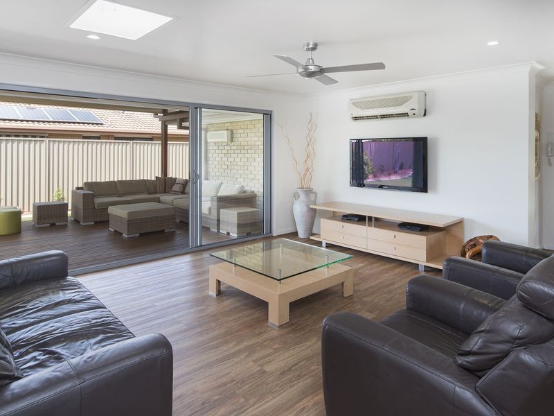 13 Lakefield Crescent, Paradise Point QLD 4216