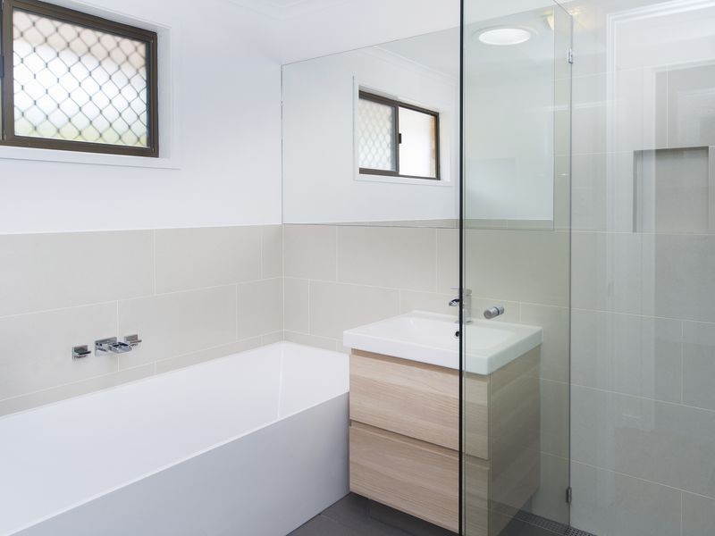 13 Lakefield Crescent, Paradise Point QLD 4216