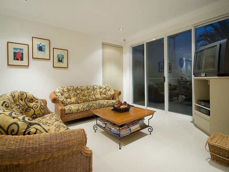 11 Excalibur Court, Sovereign Islands QLD 4216