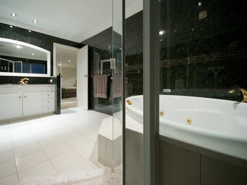 11 Excalibur Court, Sovereign Islands QLD 4216