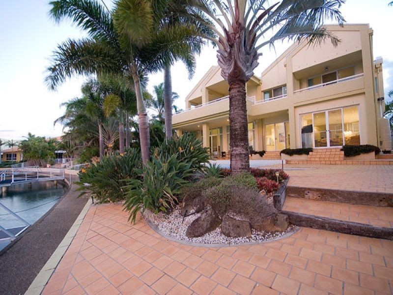 11 Excalibur Court, Sovereign Islands QLD 4216