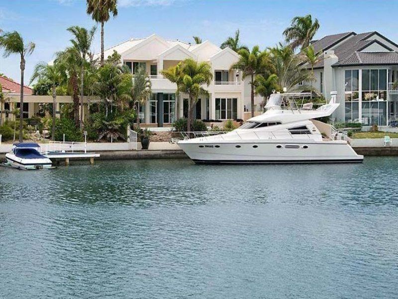 11 Excalibur Court, Sovereign Islands QLD 4216