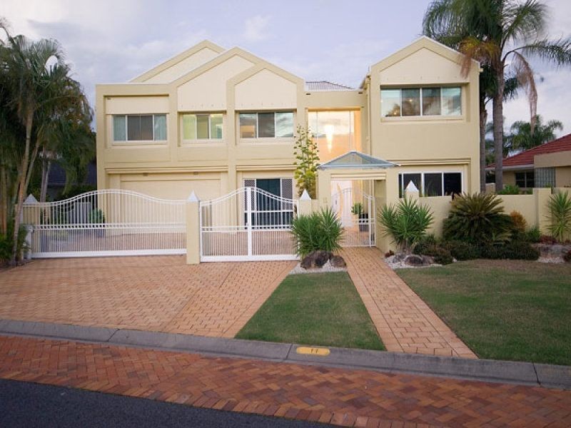 11 Excalibur Court, Sovereign Islands QLD 4216