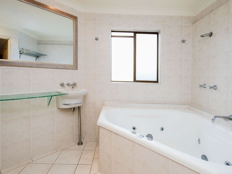 9/42 Falkinder Avenue, Paradise Point QLD 4216