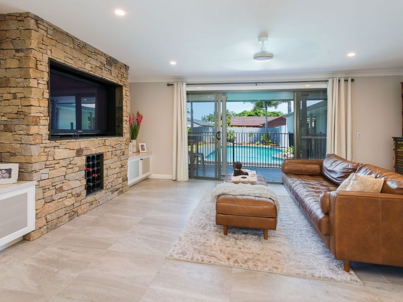 12 Hyacinth Avenue, Hollywell QLD 4216