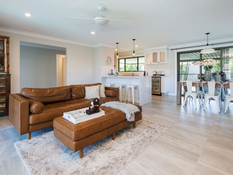 12 Hyacinth Avenue, Hollywell QLD 4216