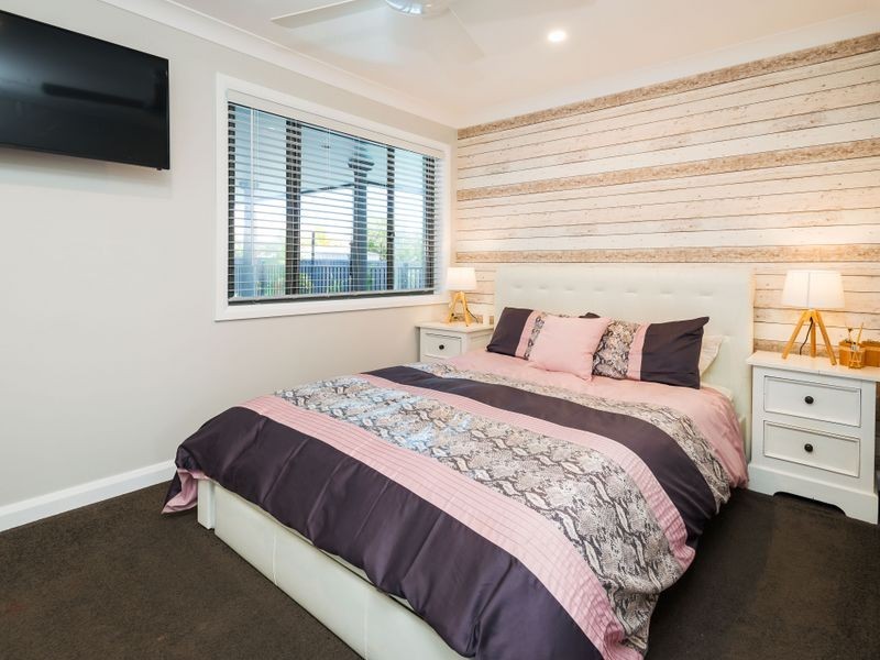 12 Hyacinth Avenue, Hollywell QLD 4216