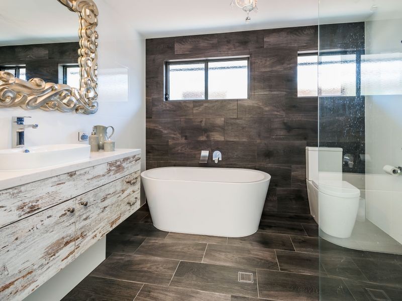 12 Hyacinth Avenue, Hollywell QLD 4216