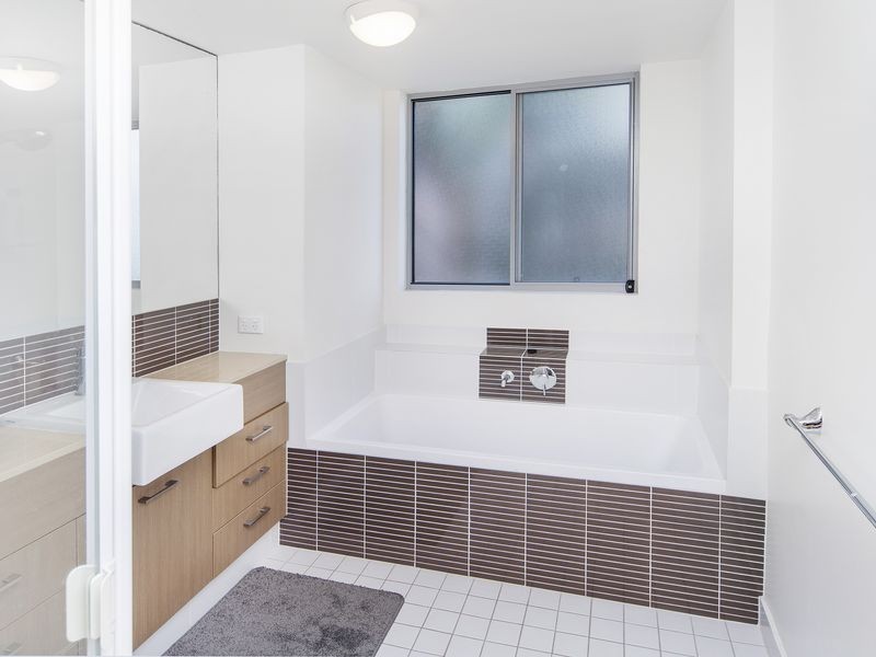 224/64-68 Sickle Avenue, Hope Island QLD 4212
