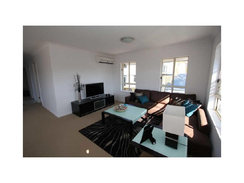 3/131 MUIR STREET, Labrador QLD 4215