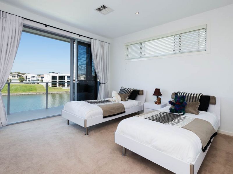 62 River Links Boulevard East, Helensvale QLD 4212