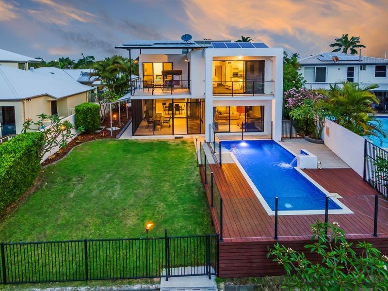 9 Dobell Avenue, Paradise Point QLD 4216