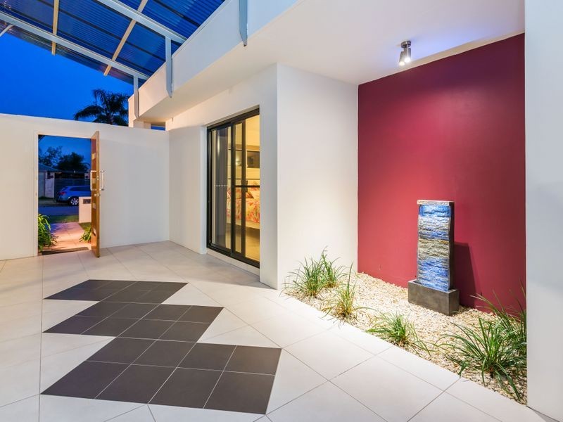 9 Dobell Avenue, Paradise Point QLD 4216