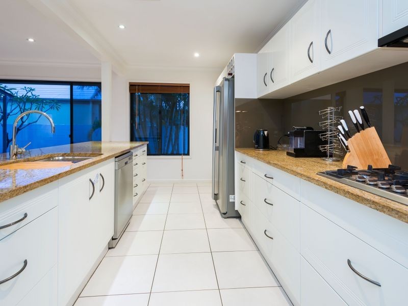 9 Dobell Avenue, Paradise Point QLD 4216