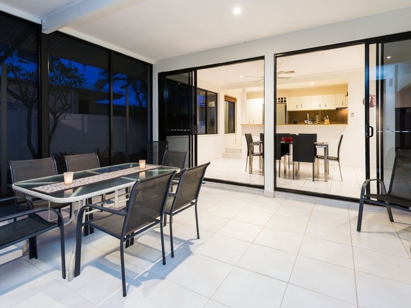 9 Dobell Avenue, Paradise Point QLD 4216