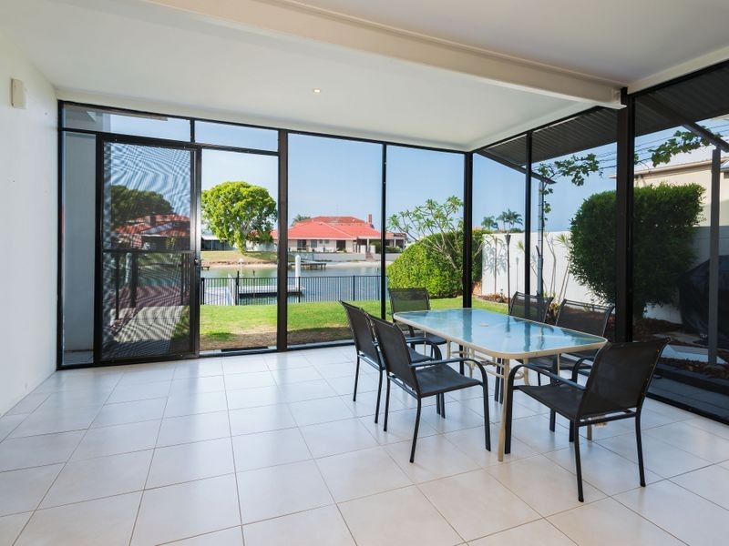 9 Dobell Avenue, Paradise Point QLD 4216