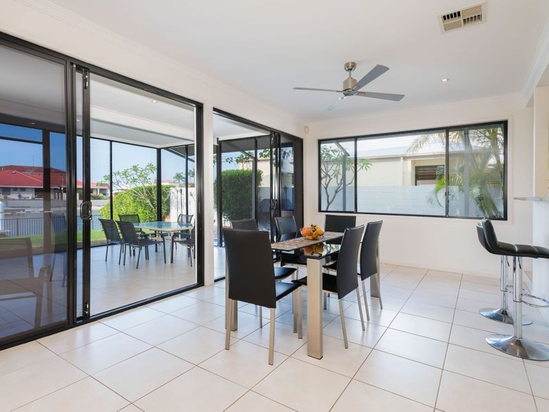 9 Dobell Avenue, Paradise Point QLD 4216