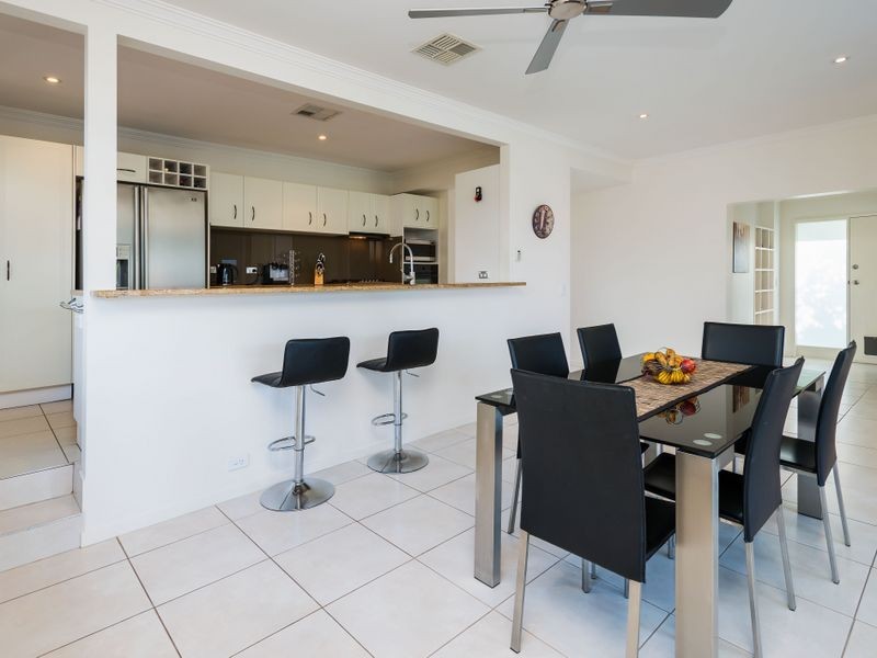 9 Dobell Avenue, Paradise Point QLD 4216
